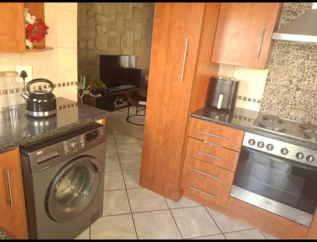 2 BEDROOM FREEHOLD FOR SALE IN CLAYVILLE